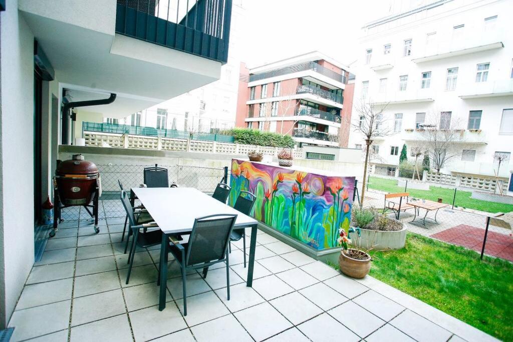 Top Central Apartment On Karlsplatz Vienna Exterior photo